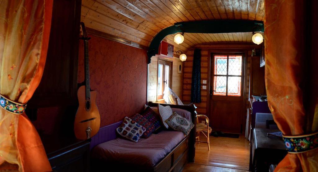 Villa La Roulotte de la Fay Dompierre-les-Ormes Habitación foto